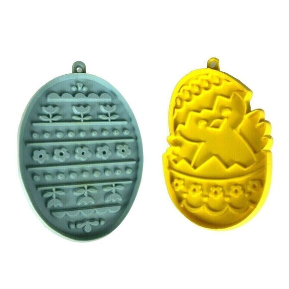 Easter Cookie Cutter Lot of 2 Plastic Egg Chick Hatching Imprint Hallmark - Picture 1 of 7